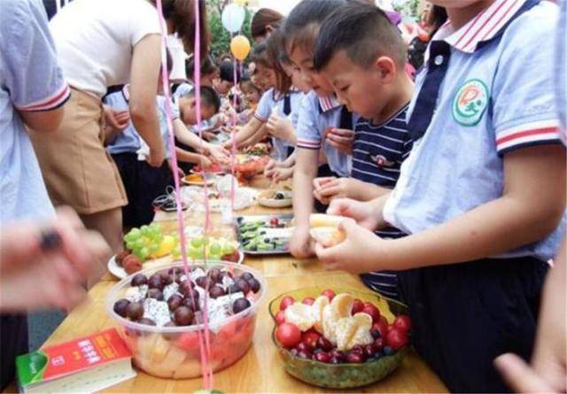 孩子自制“水果拼盘”幼儿园老师晒群里眼雷竞技raybetAPP尖家长看到表示不满